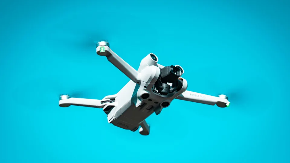 Drone en vol pour une prise de vue aérienne