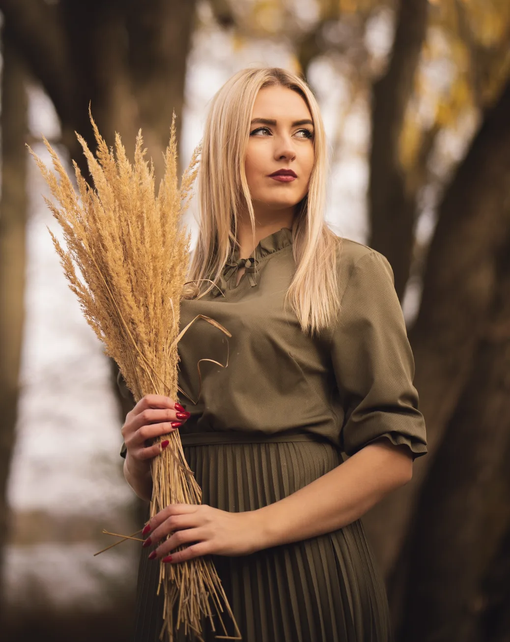 Portrait en extérieur, lumière d’automne — shooting photo en repérage